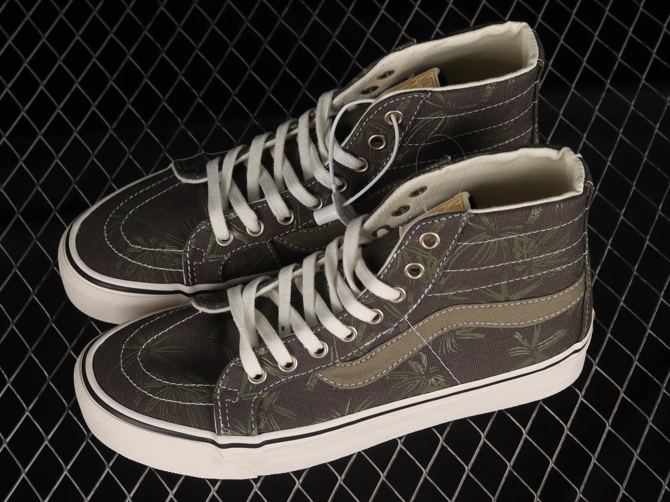 All categories Vans Vans series Vans Hi Vans high-top Vans Sk8-Hi 138 Decon Vans official black dark green palm leaf print high-top casual sneakers VN0A4UMNB73
